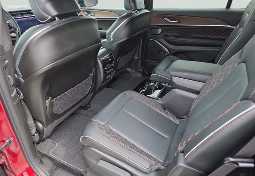 Used 2025 Jeep Grand Cherokee L Summit w/ Obsidian Package AWD/4WD image 18