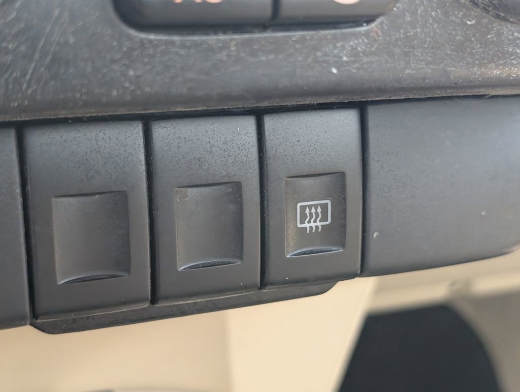 Used 2005 Volkswagen Beetle GL FWD image 16