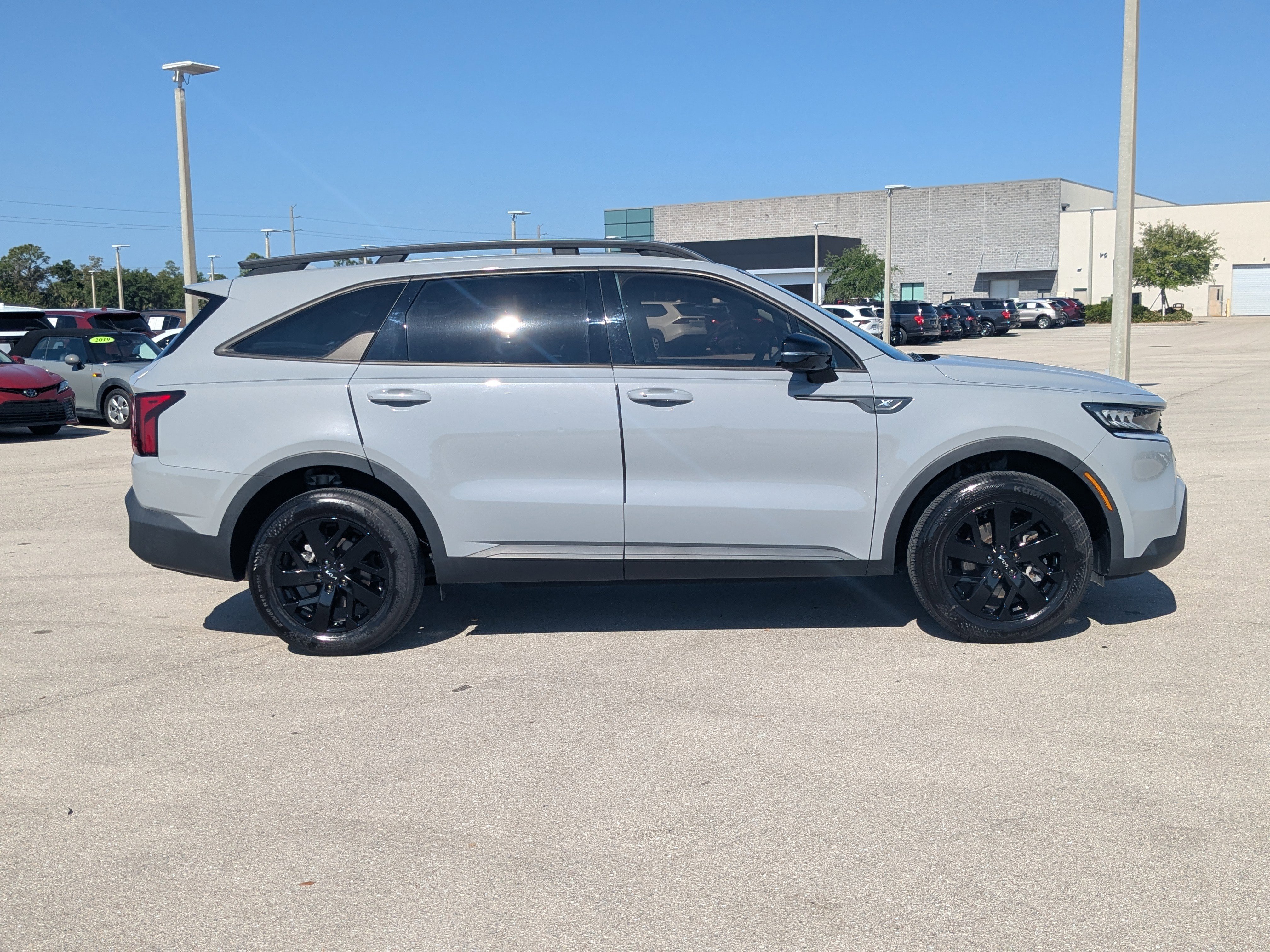 Used 2023 Kia Sorento S w/ Panoramic Sunroof Package image 4
