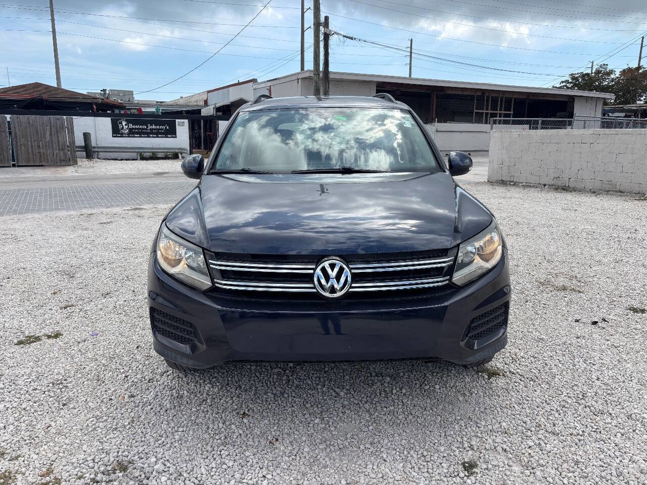 Used 2016 Volkswagen Tiguan S image 2