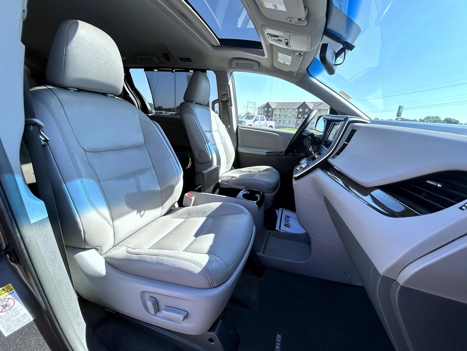 Used 2015 Toyota Sienna XLE w/ XLE Navigation Package FWD image 16