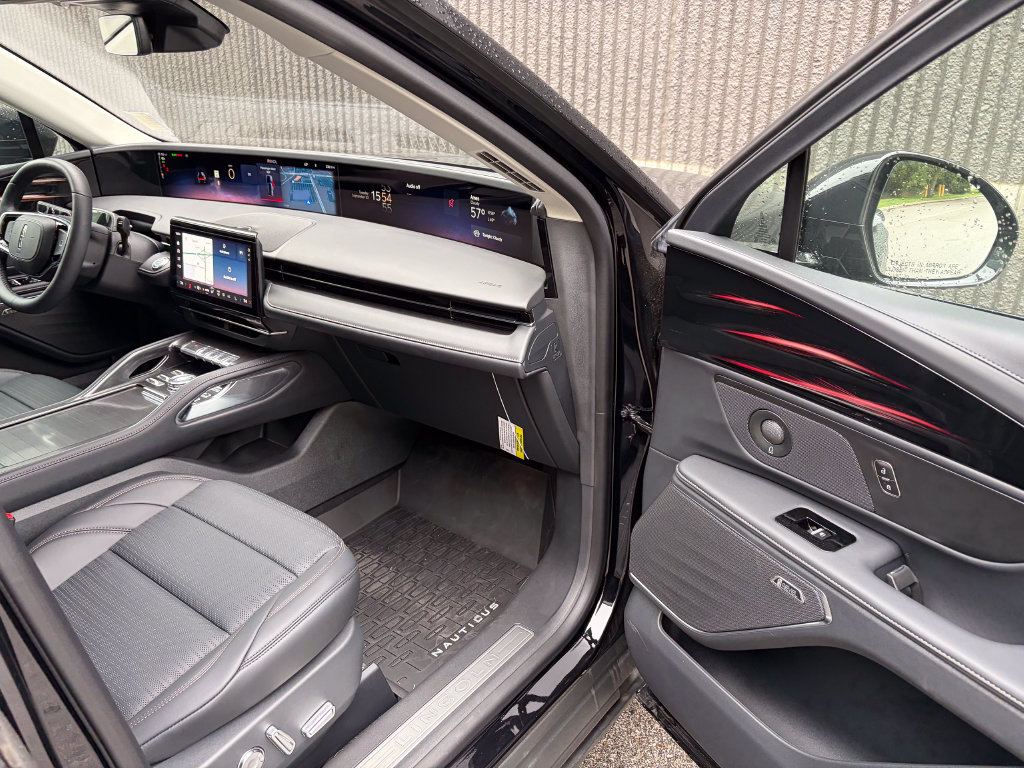 New 2026 Lincoln Nautilus Reserve w/ Jet Appearance Package AWD/4WD image 30