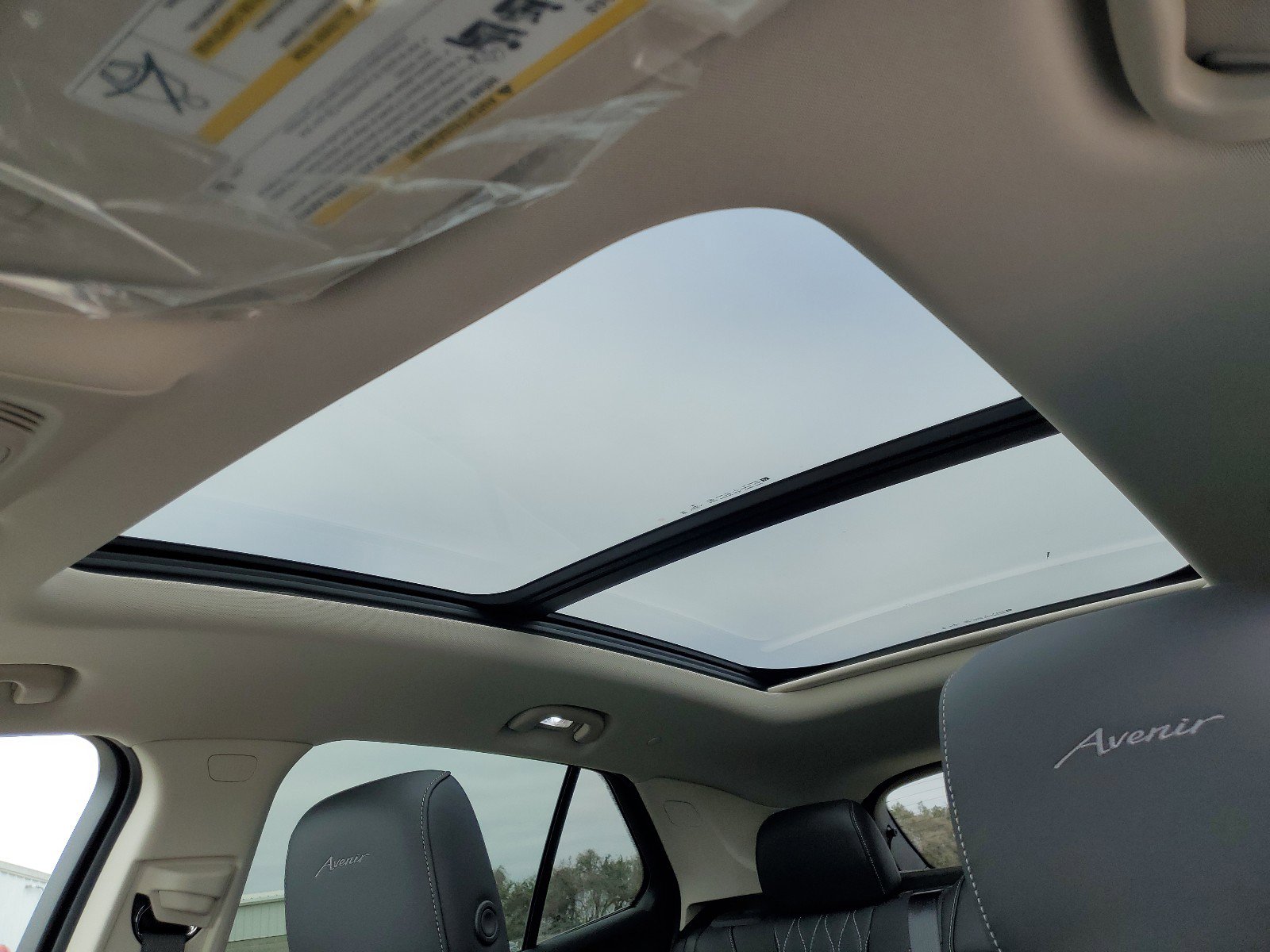 Used 2023 Buick Envision Avenir image 16