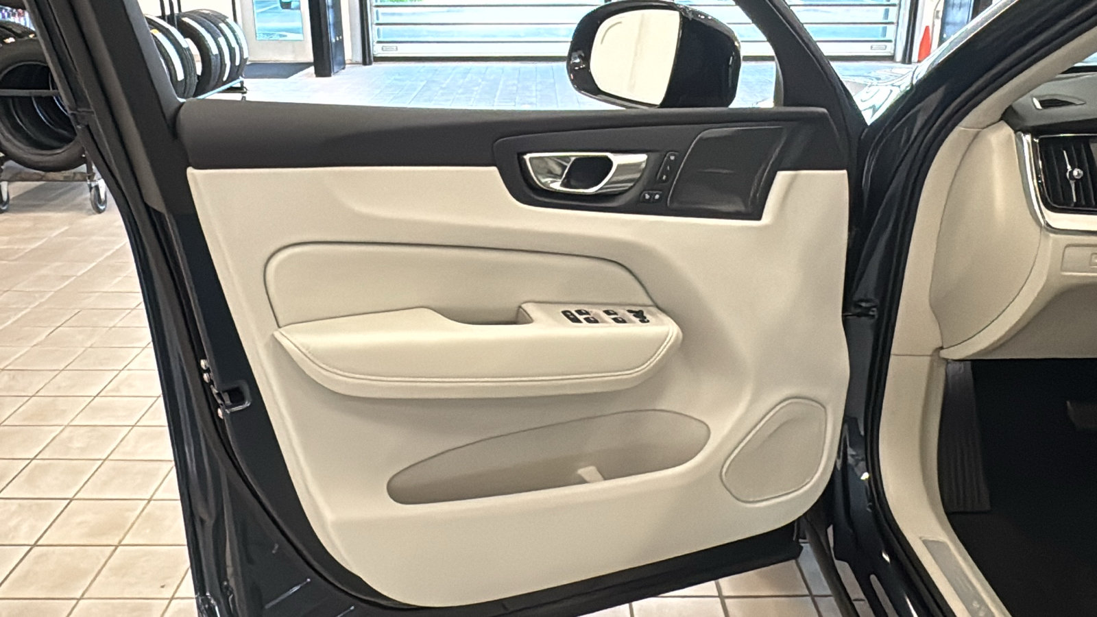 New 2026 Volvo XC60 B5 Ultra w/ Protection Package Premier AWD/4WD image 21