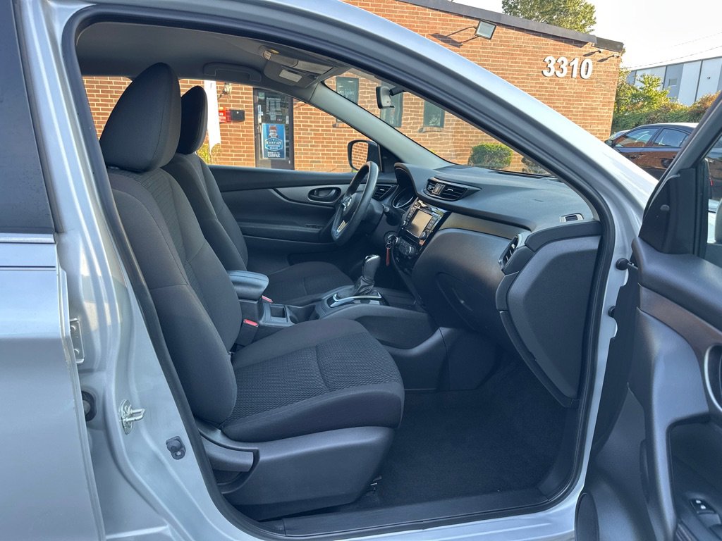 Used 2019 Nissan Rogue Sport S image 18