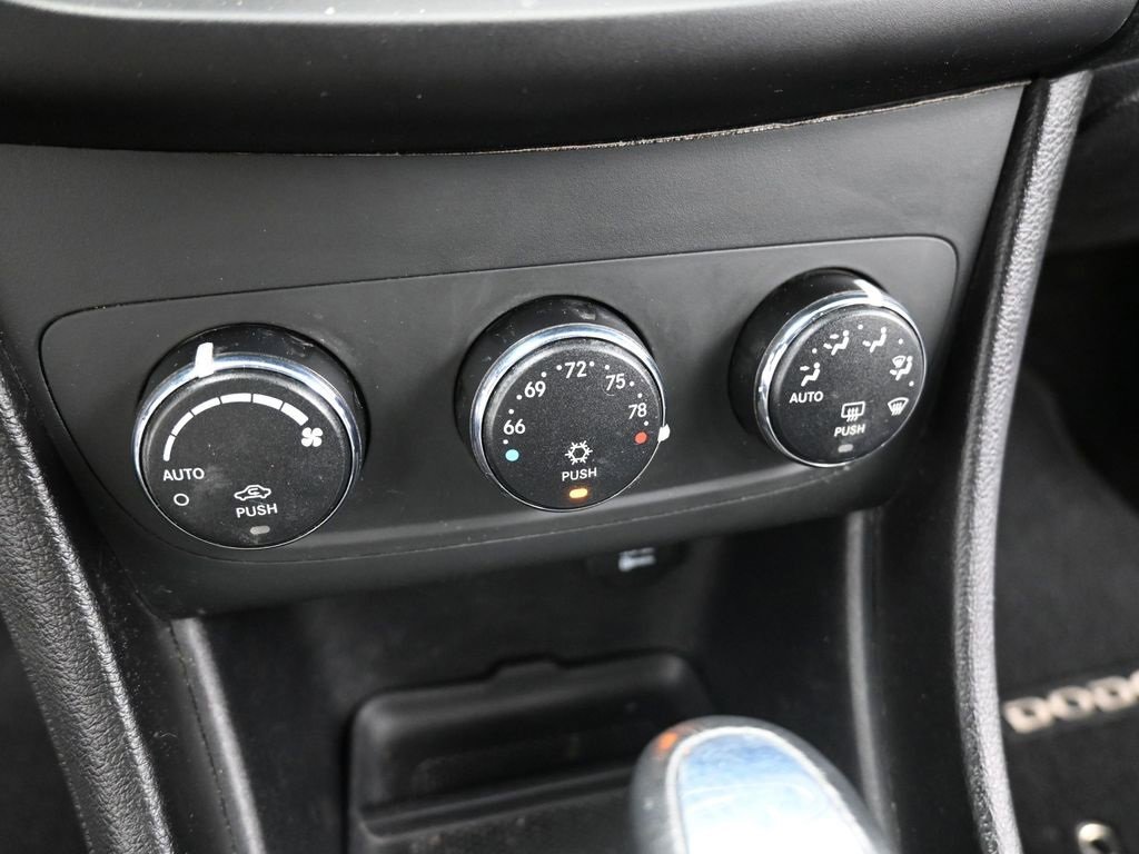 Used 2012 Dodge Avenger SXT image 16