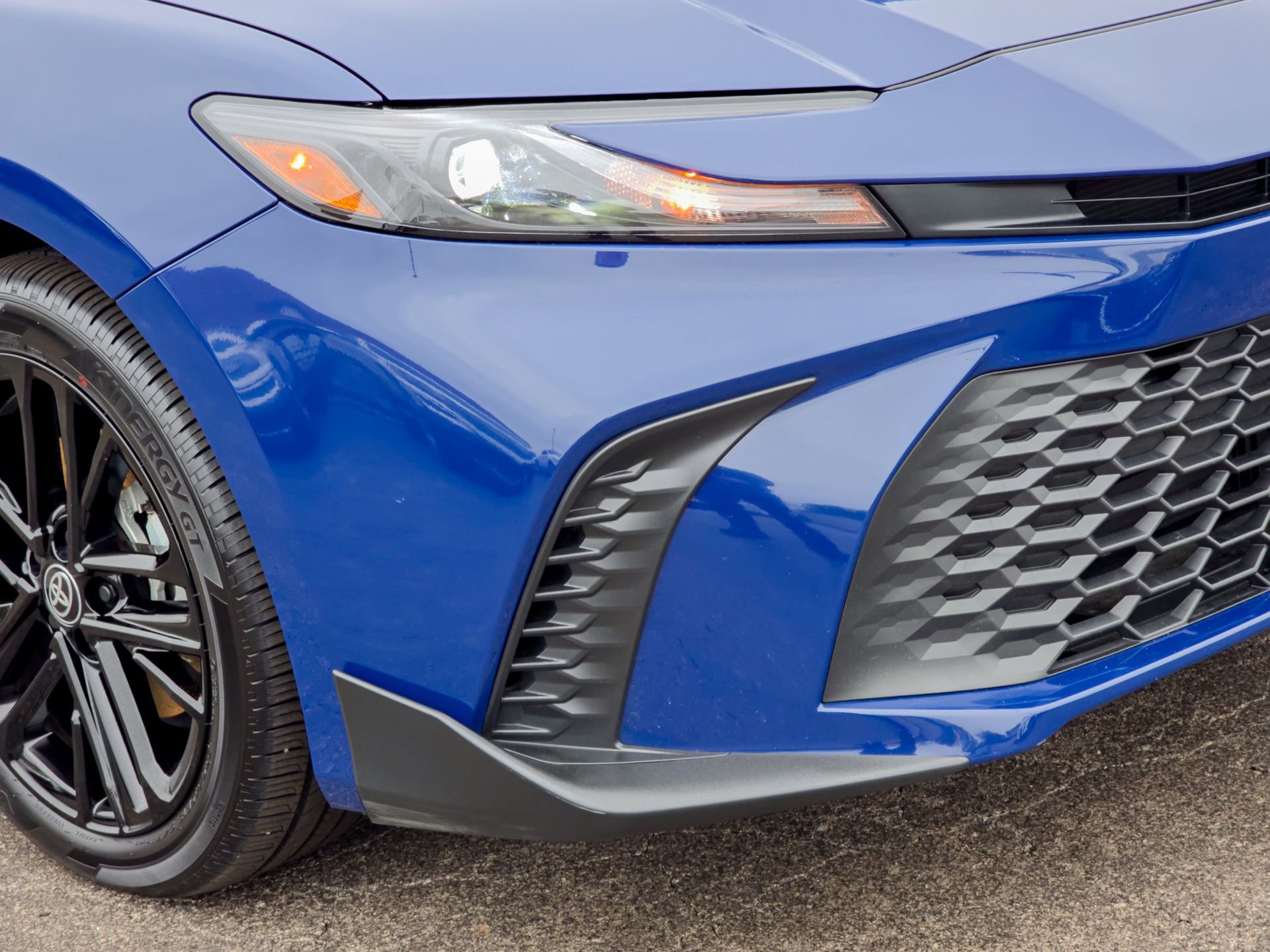 Used 2025 Toyota Camry SE image 8