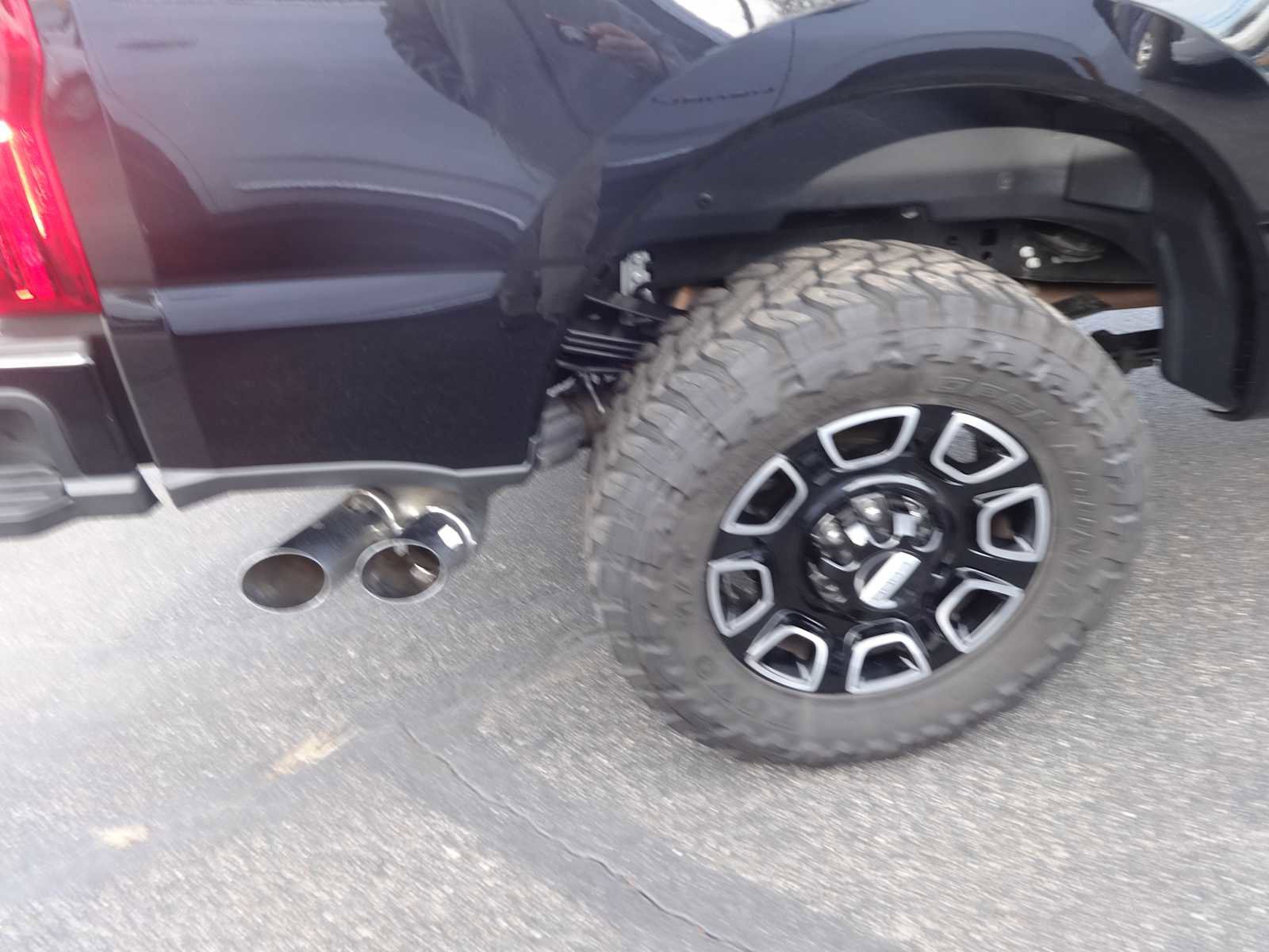 Used 2025 Ford F350 Platinum w/ FX4 Off-Road Package image 10