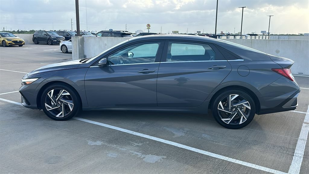 Used 2024 Hyundai Elantra Limited FWD image 11