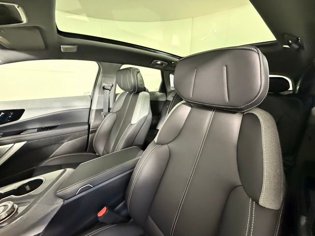 Used 2025 Cadillac Optiq Luxury 1 image 10