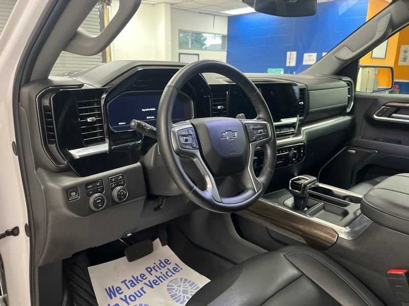 Used 2024 Chevrolet Silverado 1500 LT Trail Boss w/ LT Trail Boss Premium Package AWD/4WD image 15