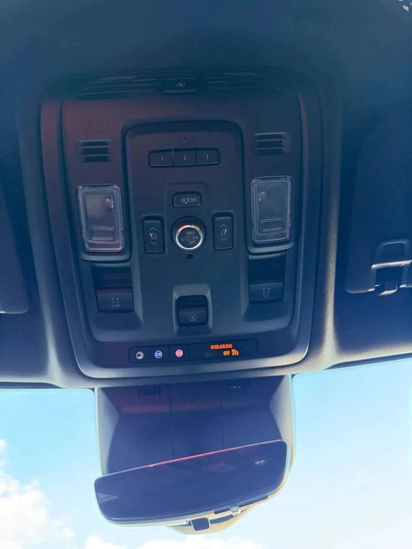 Used 2023 Cadillac Escalade Premium Luxury RWD image 33