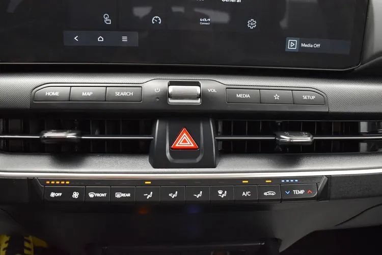Used 2025 Kia K4 FWD image 31