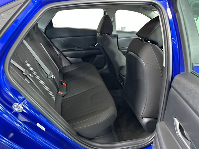 Used 2025 Hyundai Elantra Blue image 27