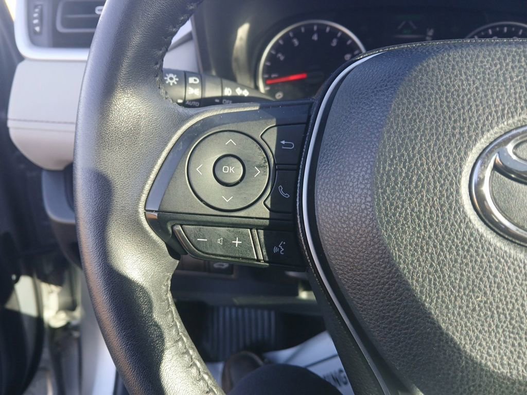 Used 2021 Toyota RAV4 XLE Premium image 24
