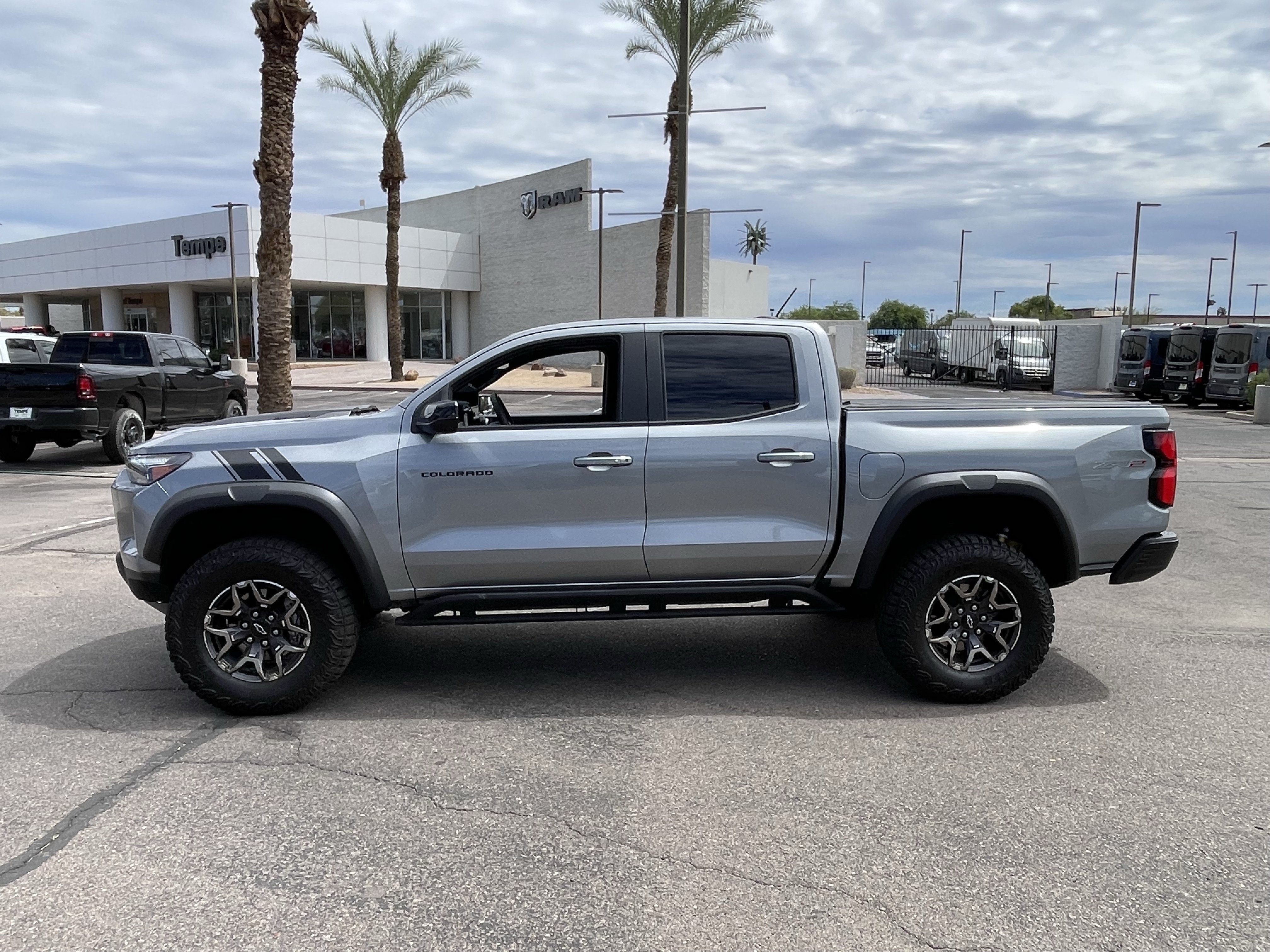 Used 2025 Chevrolet Colorado ZR2 w/ Technology Package AWD/4WD image 3