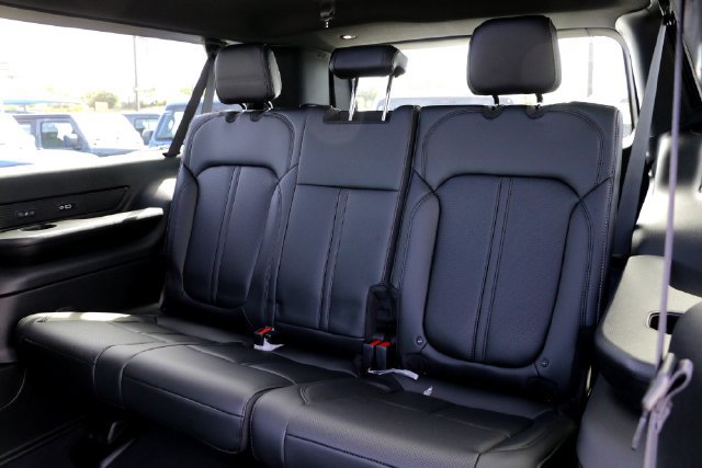 New 2026 Jeep Grand Wagoneer L 4WD w/ Premium Group I image 19