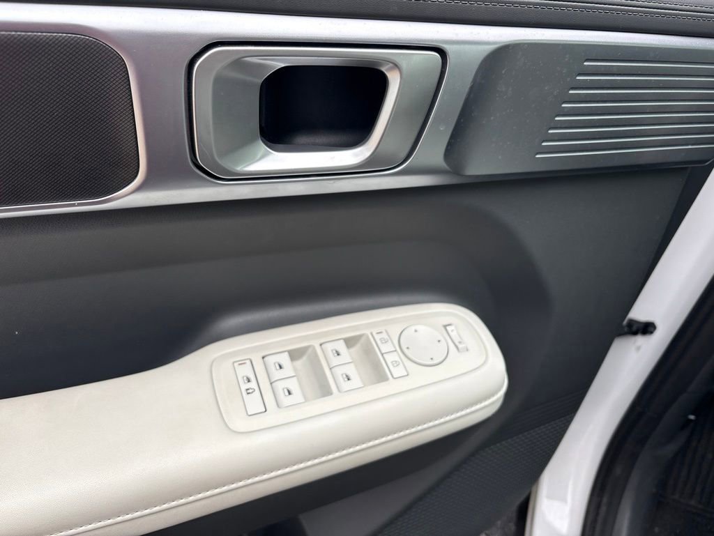 Used 2025 Hyundai Santa Fe SEL FWD image 13