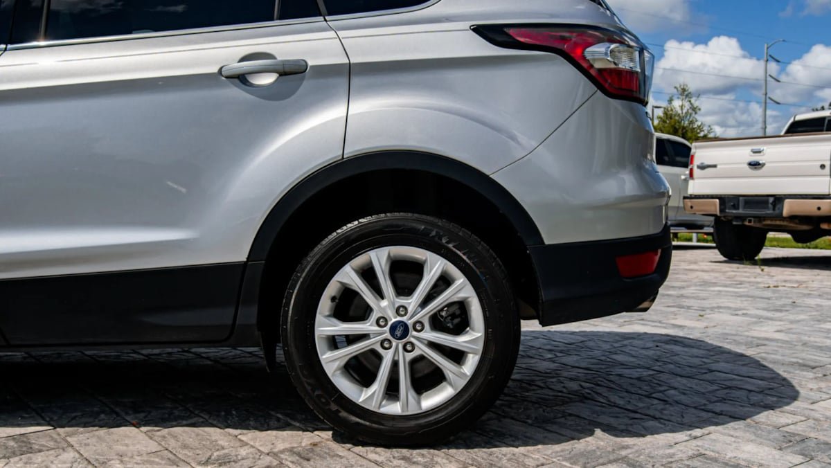 Used 2017 Ford Escape SE FWD image 19