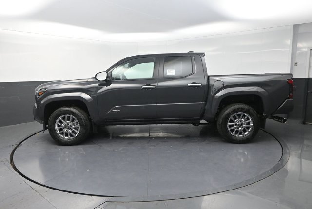 Used 2026 Toyota Tacoma Limited AWD/4WD image 4