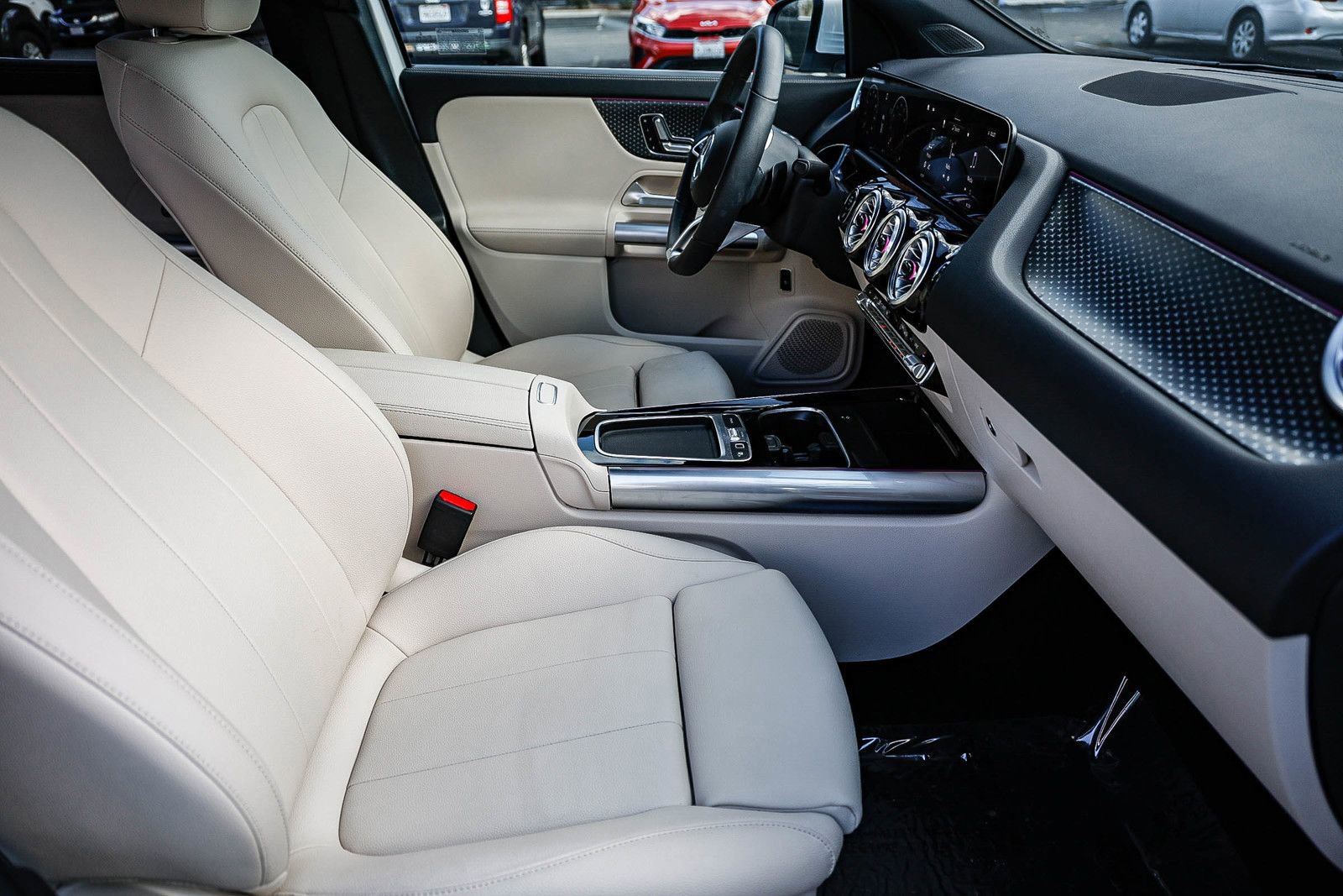 Certified 2025 Mercedes-Benz GLA 250 image 16