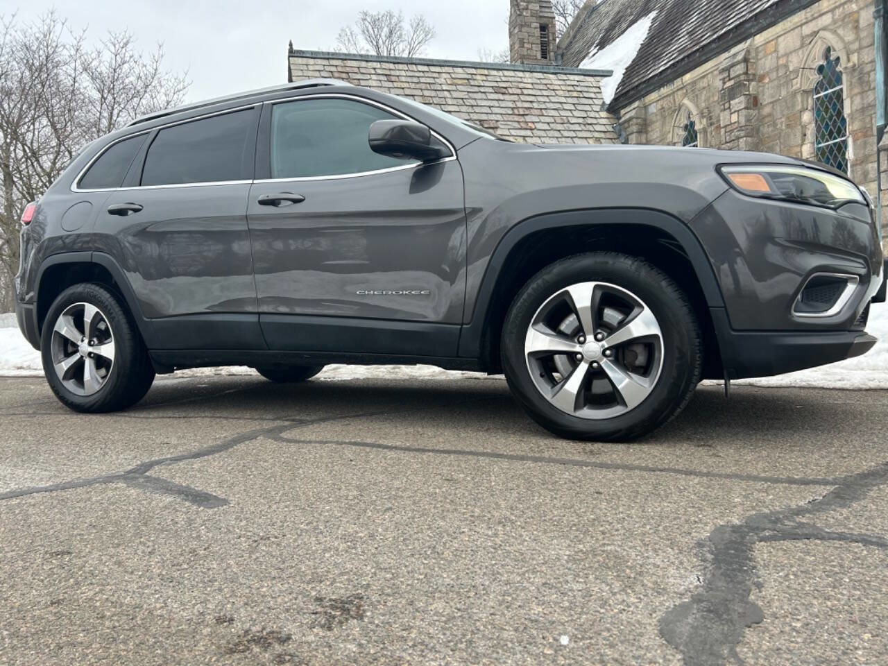 Used 2019 Jeep Cherokee Limited image 17