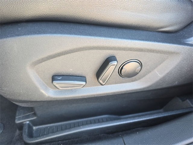 Used 2024 Ford Edge Titanium image 19