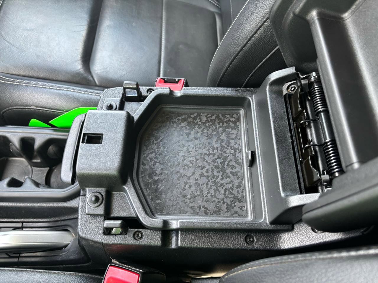 Used 2018 Jeep Wrangler Unlimited Sahara AWD/4WD image 27