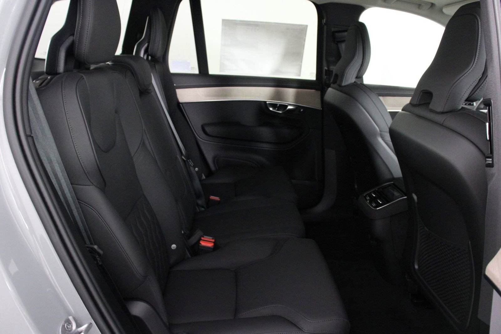 New 2025 Volvo XC90 B6 Core w/ Protection Package Premier AWD/4WD image 11