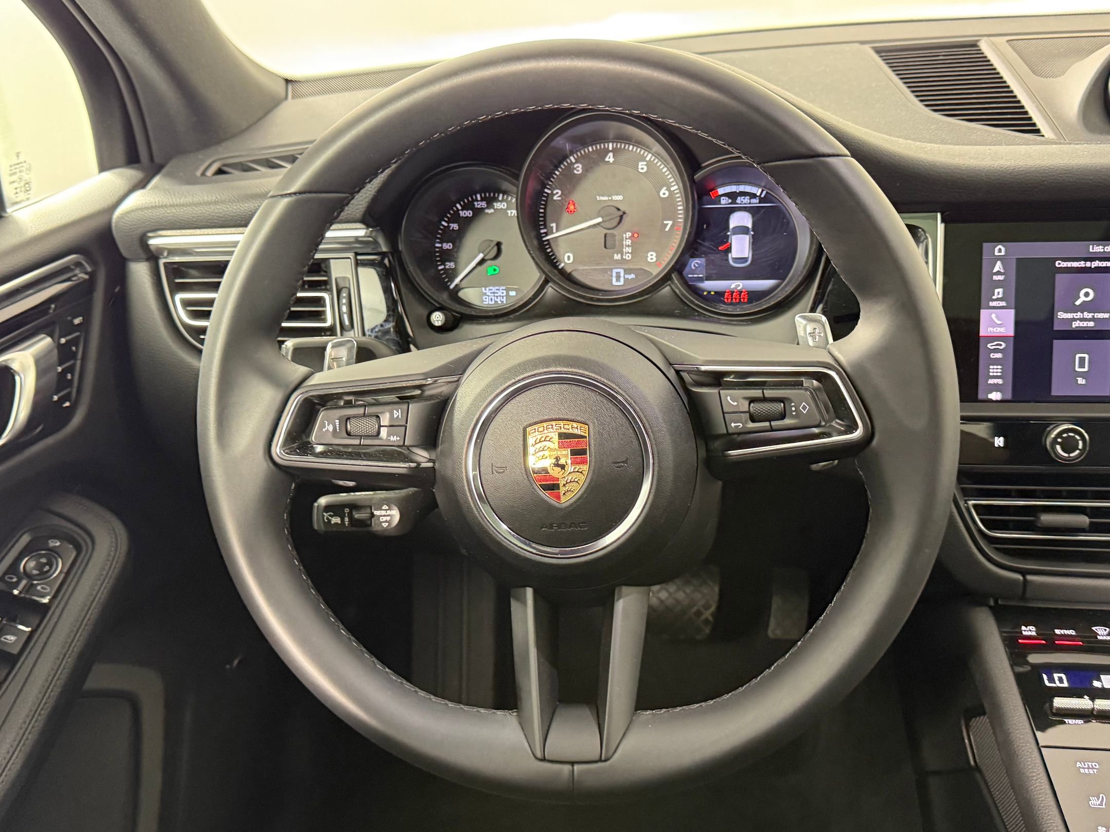 Certified 2025 Porsche Macan AWD/4WD image 29