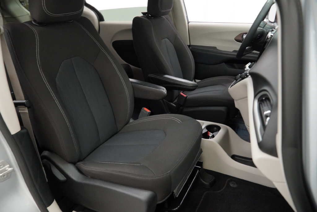 Used 2024 Chrysler Voyager LX FWD image 38