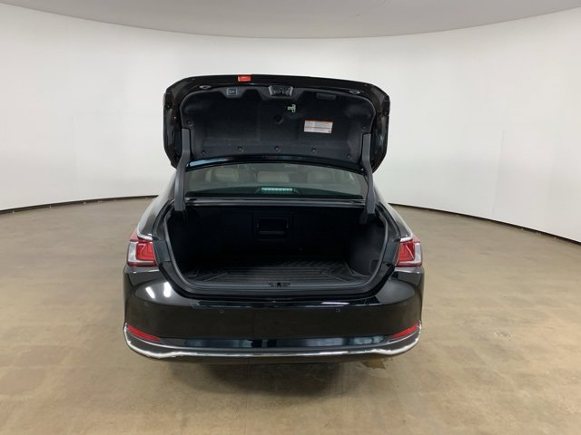 Used 2023 Lexus ES 300h Ultra Luxury w/ Accessory Package (Z2) image 12