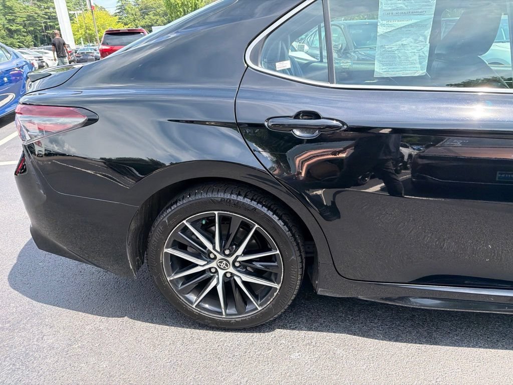 Used 2024 Toyota Camry SE w/ Cold Weather Package FWD image 4