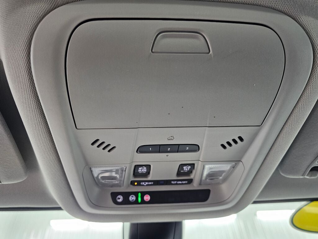 Used 2021 GMC Acadia SLT w/ Elevation Edition AWD/4WD image 23