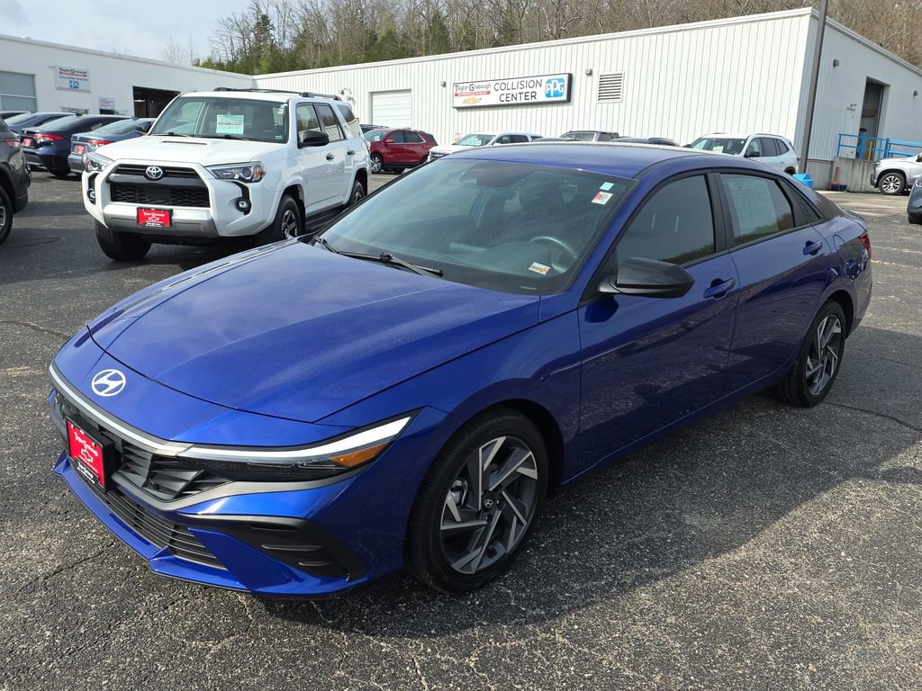 Used 2025 Hyundai Elantra SEL w/ Cargo Package image 4