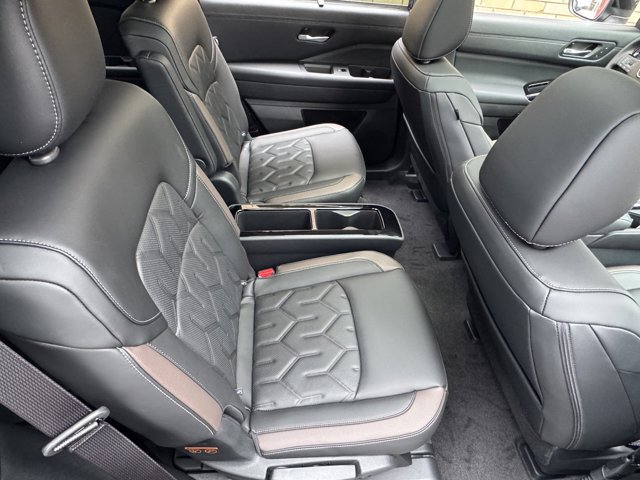 New 2026 Nissan Pathfinder Platinum AWD/4WD image 12