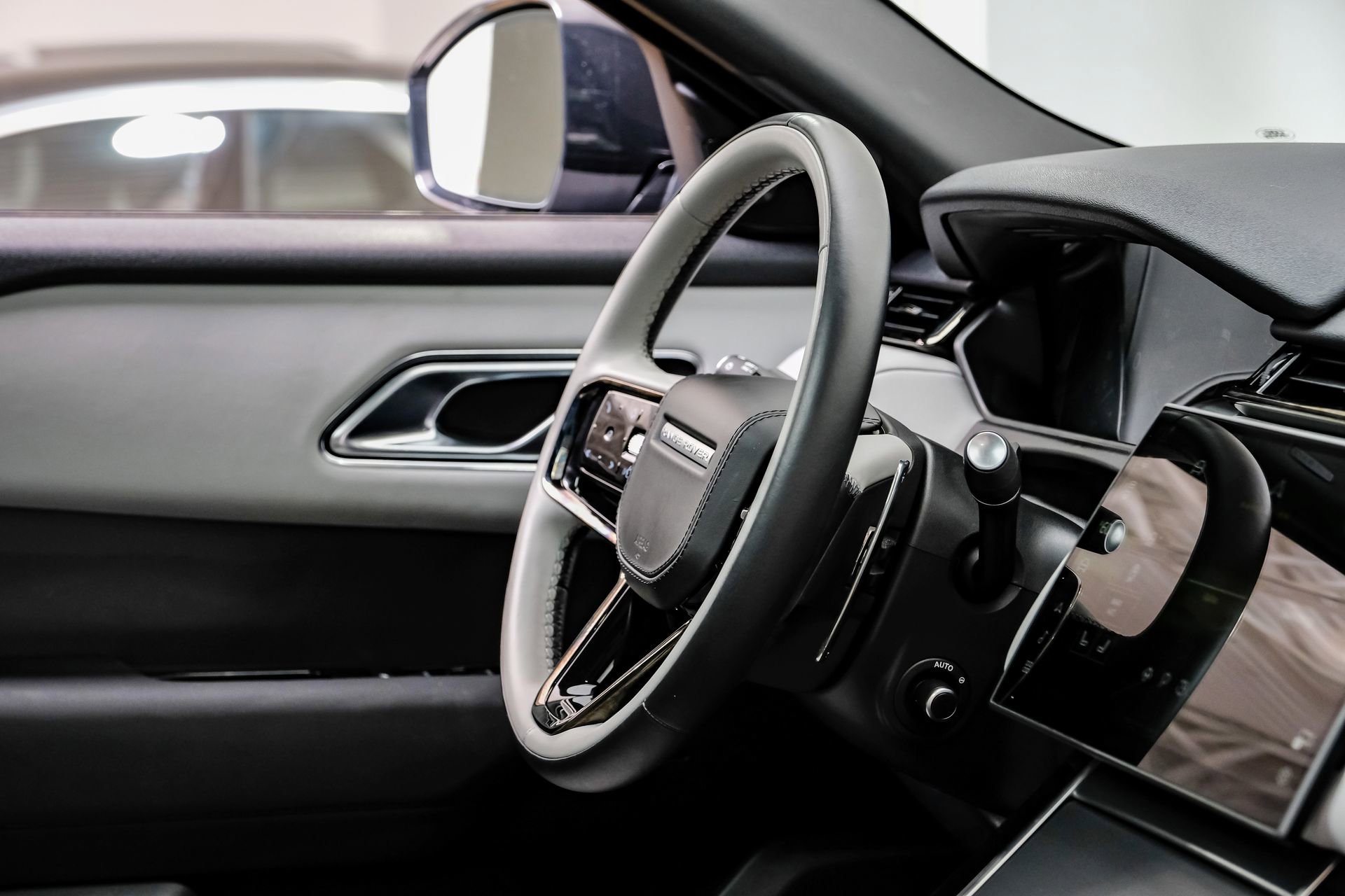 Used 2024 Land Rover Range Rover Velar Dynamic SE image 18