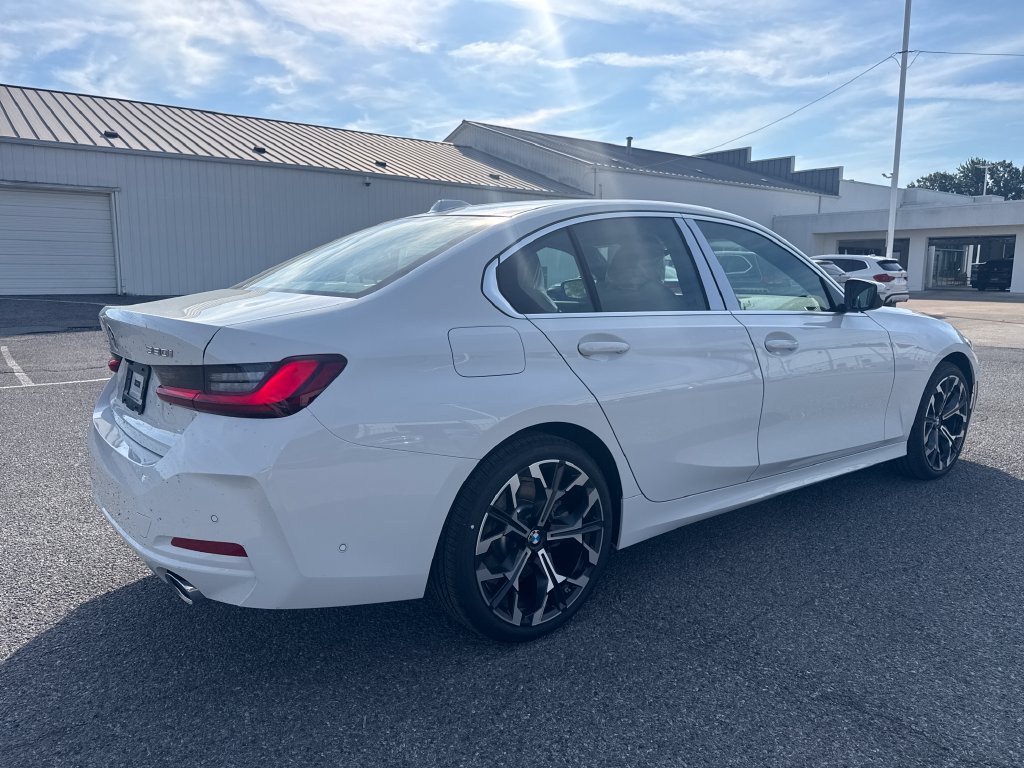 Used 2026 BMW 330i xDrive Sedan w/ Premium Package AWD/4WD image 5
