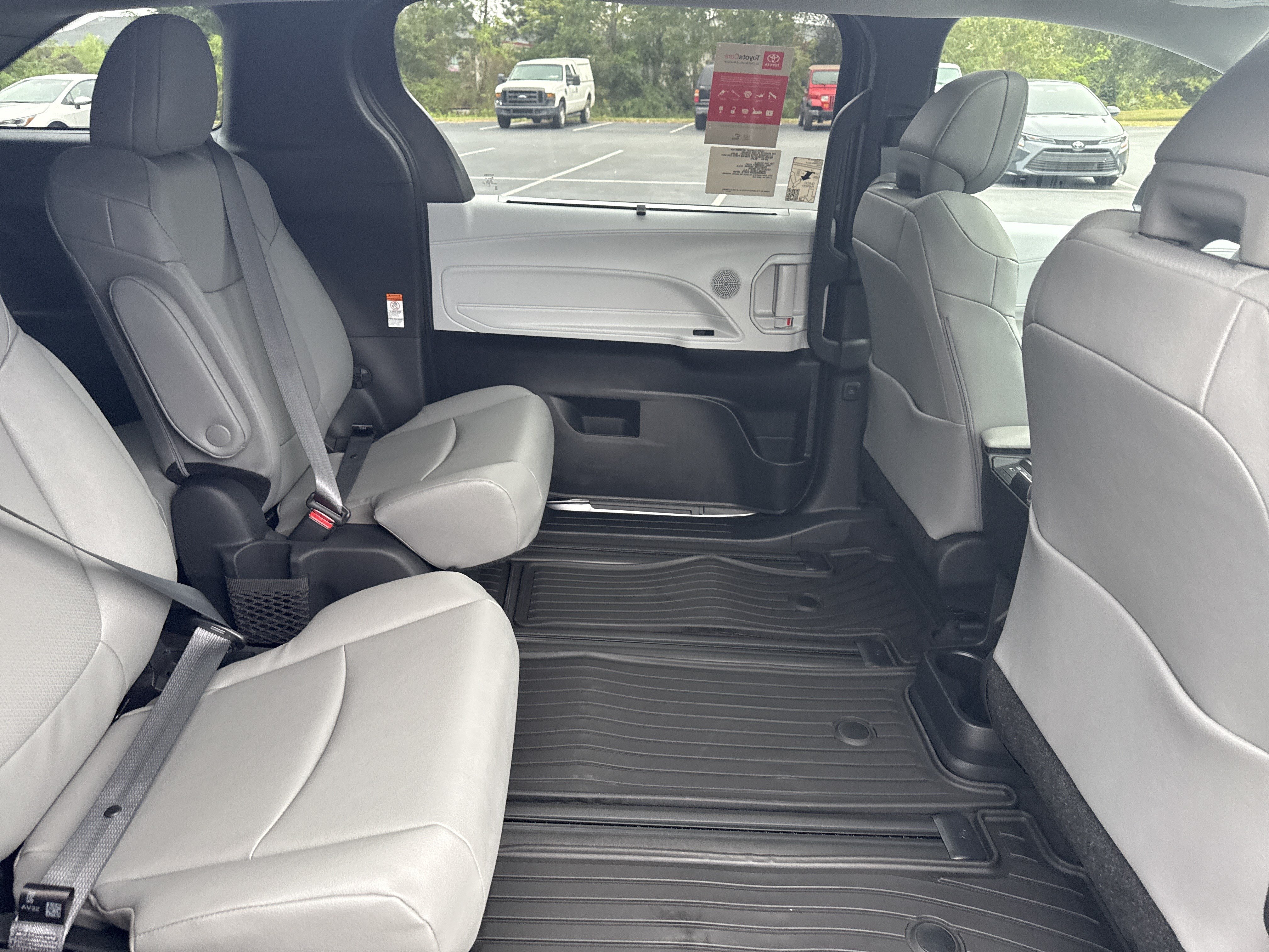 New 2025 Toyota Sienna XLE w/ XLE Plus Package FWD image 33