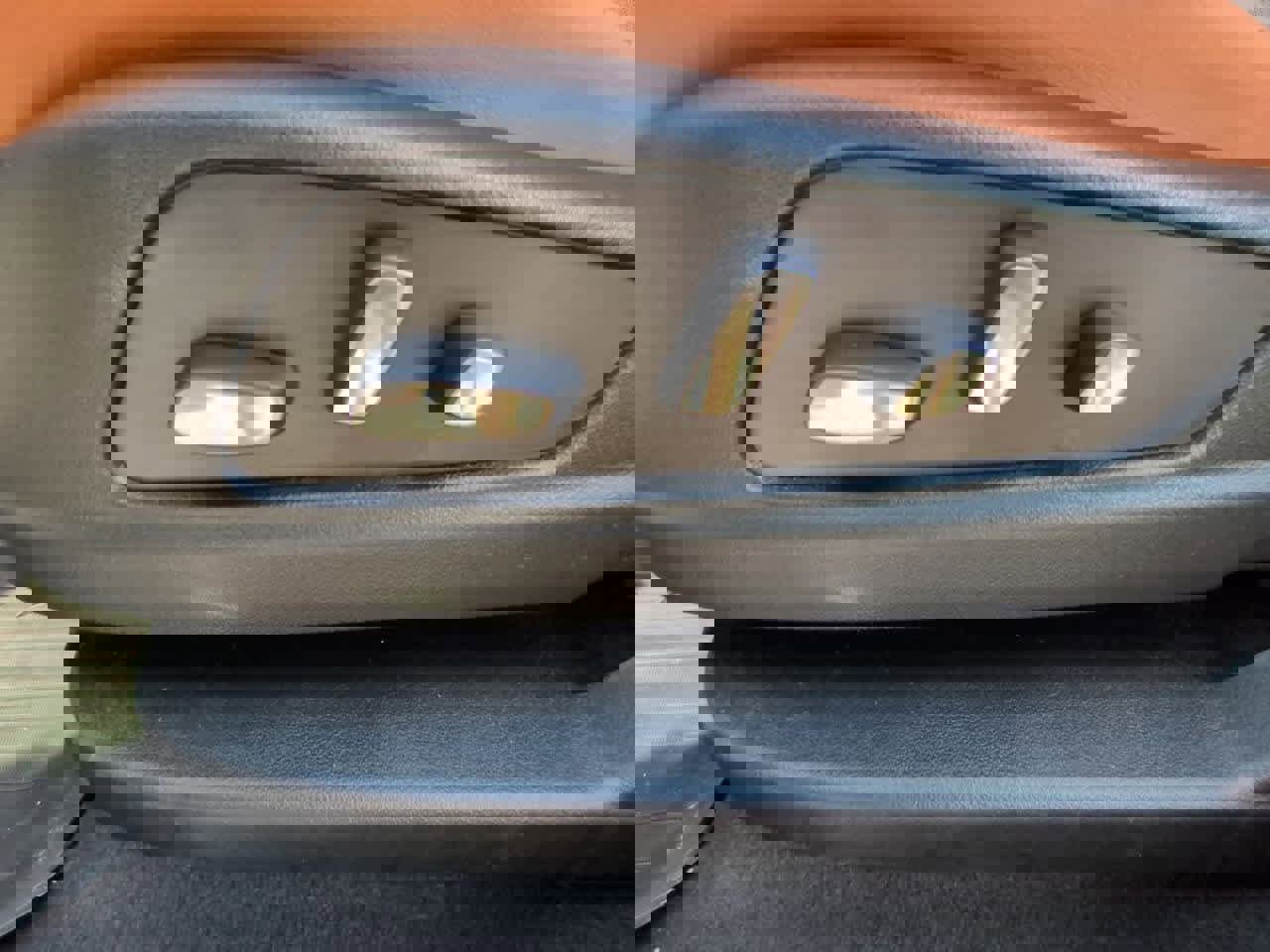 Used 2023 Cadillac XT5 Premium Luxury w/ Technology Package image 17