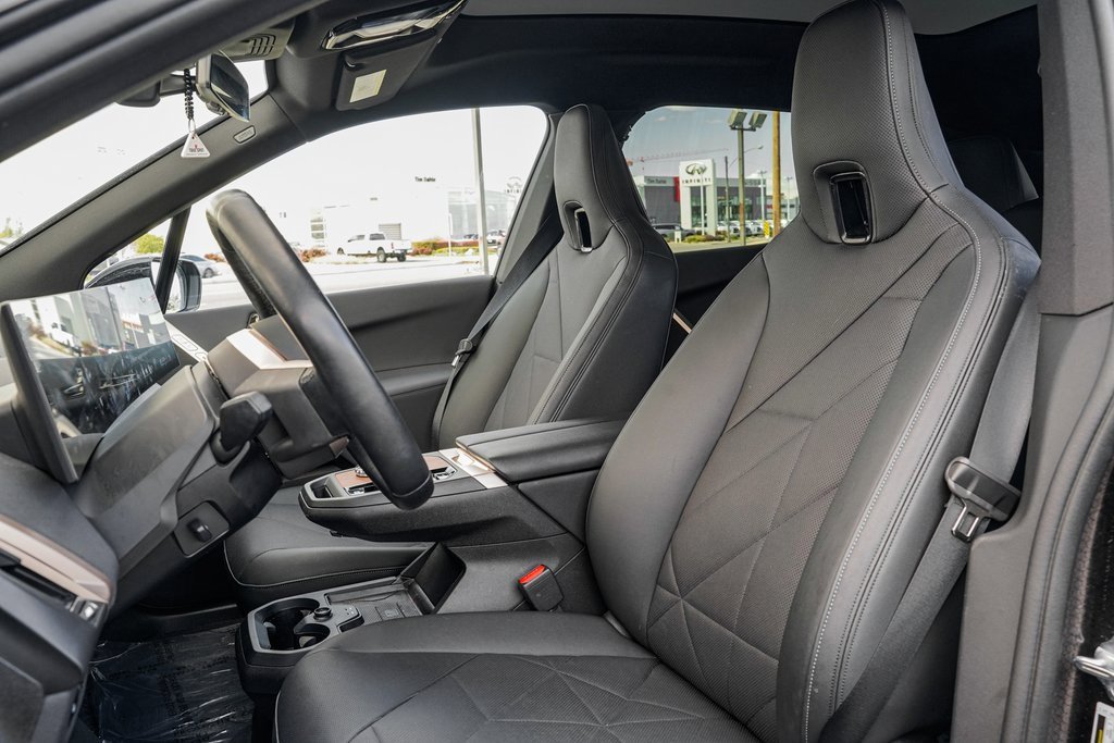 Used 2025 BMW iX xDrive50 w/ Premium Package image 16