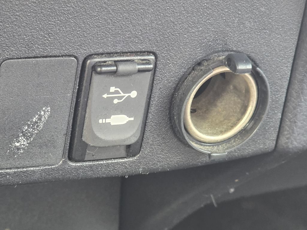 Used 2013 Toyota RAV4 XLE AWD/4WD image 30