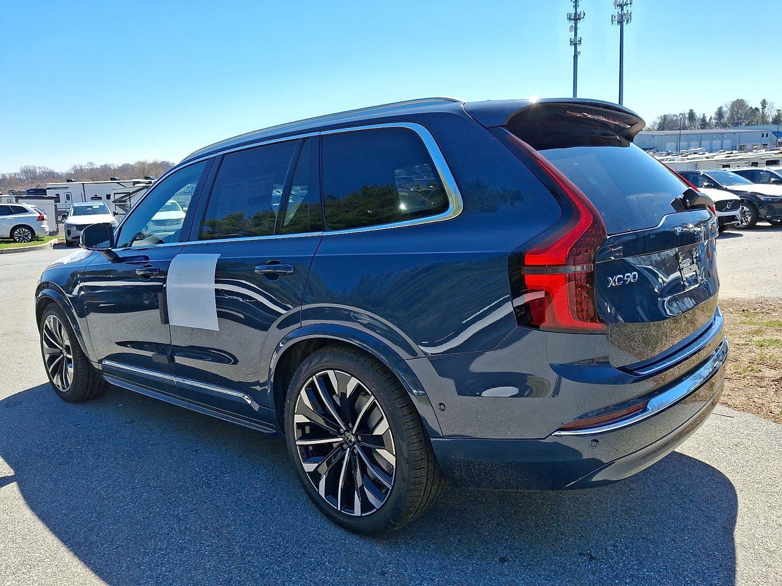 New 2026 Volvo XC90 T8 Ultra w/ Lounge Package image 3