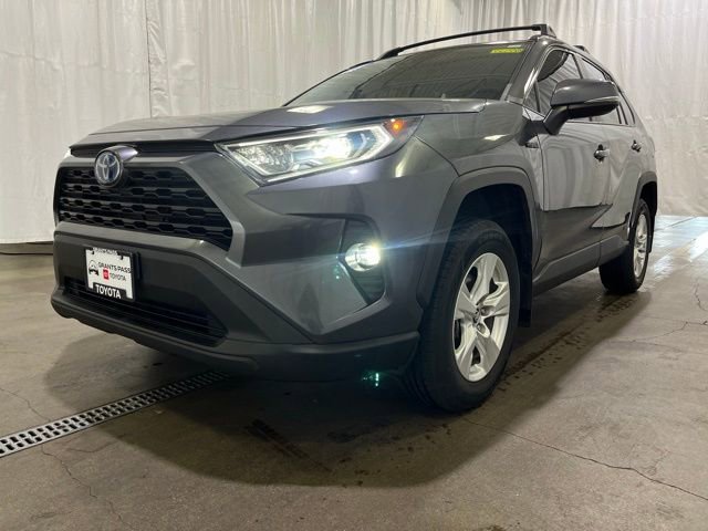 Certified 2021 Toyota RAV4 XLE w/ Carpet Mat Package (TMS) AWD/4WD image 25