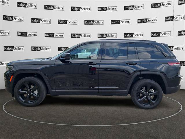 Certified 2025 Jeep Grand Cherokee Limited w/ Luxury Tech Group II RWD image 3
