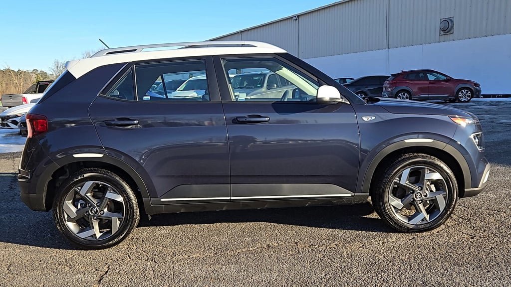 Certified 2025 Hyundai Venue Limited FWD image 9