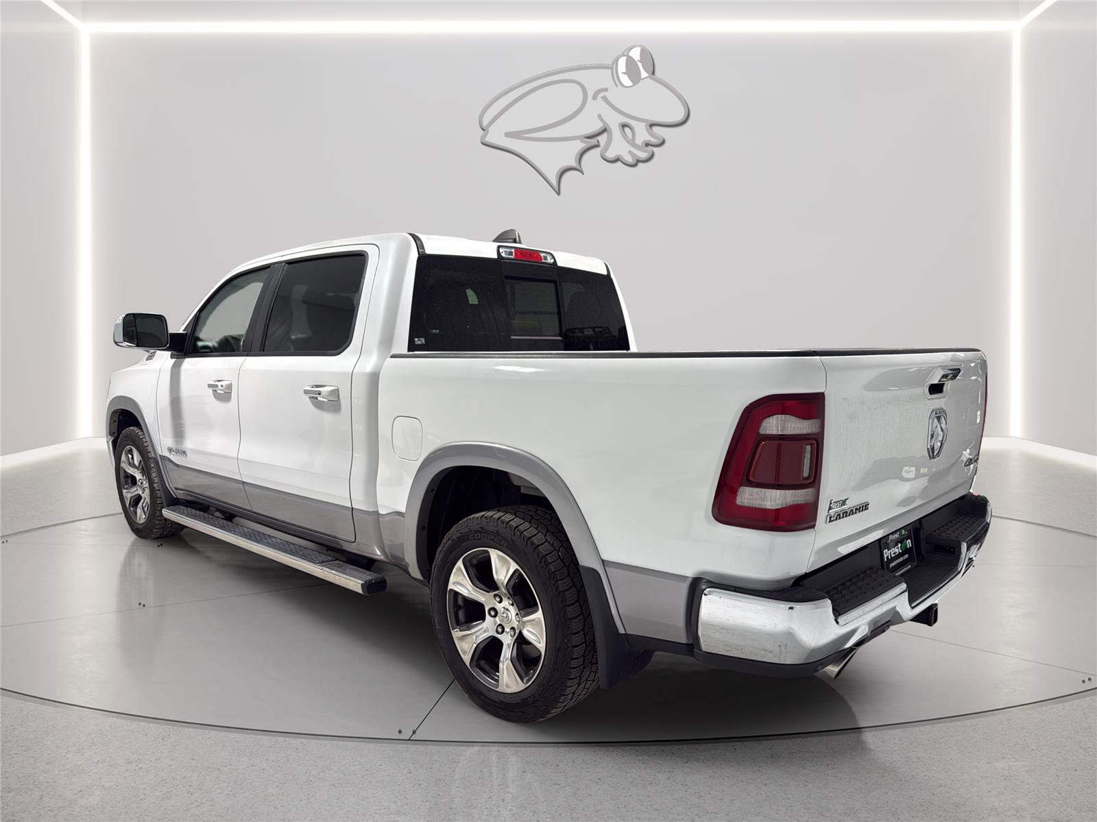 Used 2019 RAM 1500 Laramie AWD/4WD image 3