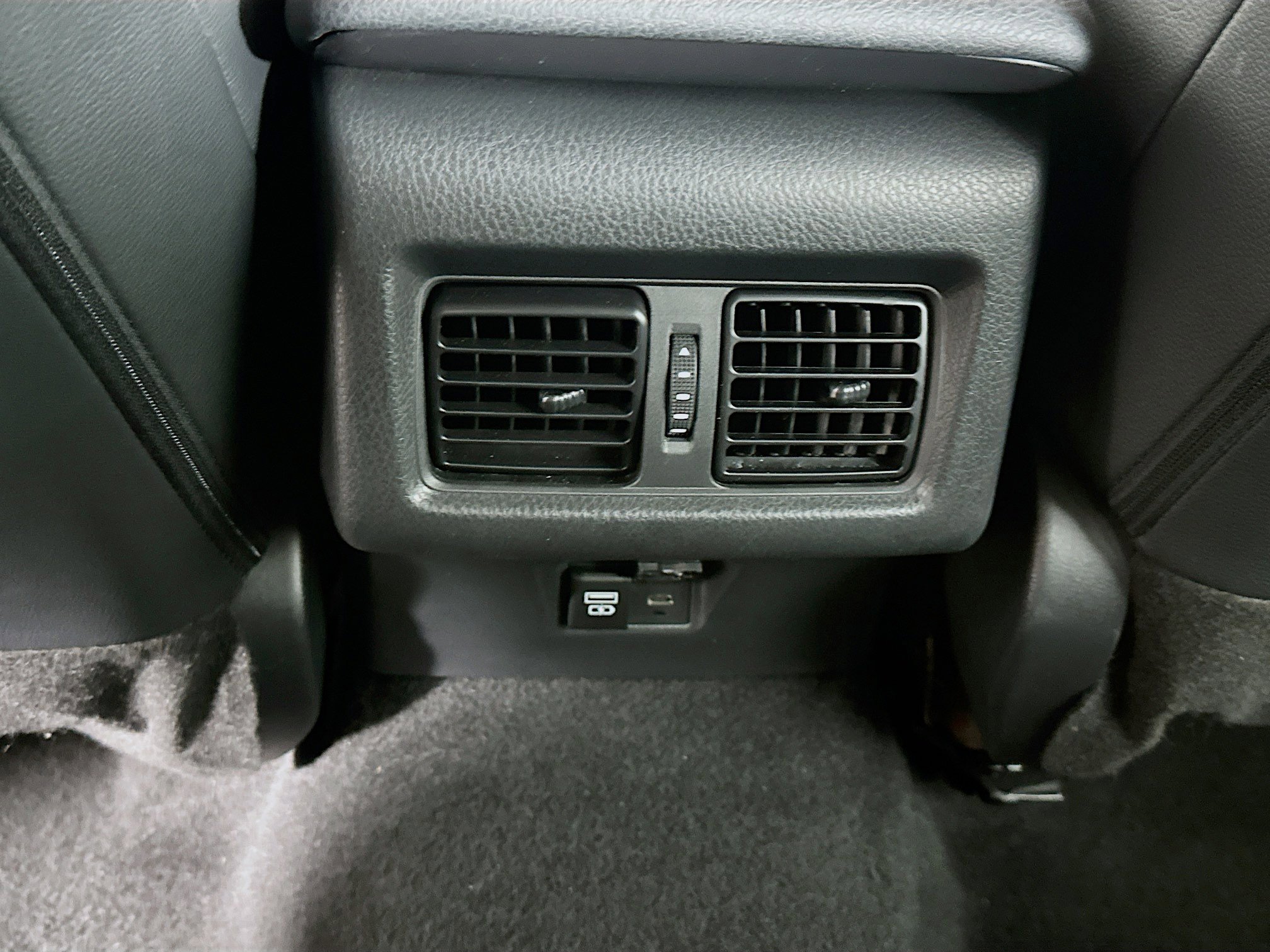 Used 2025 Toyota Camry SE image 27