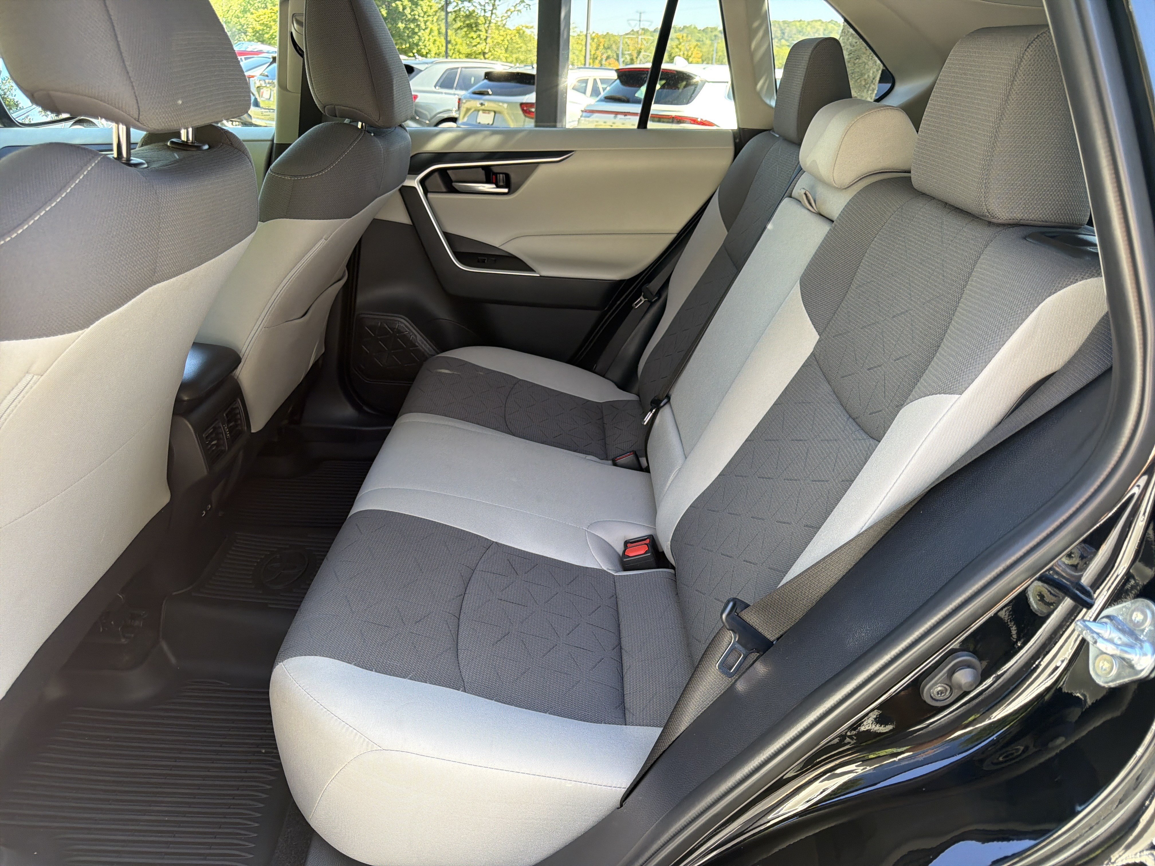 Used 2025 Toyota RAV4 XLE w/ Convenience Package FWD image 21