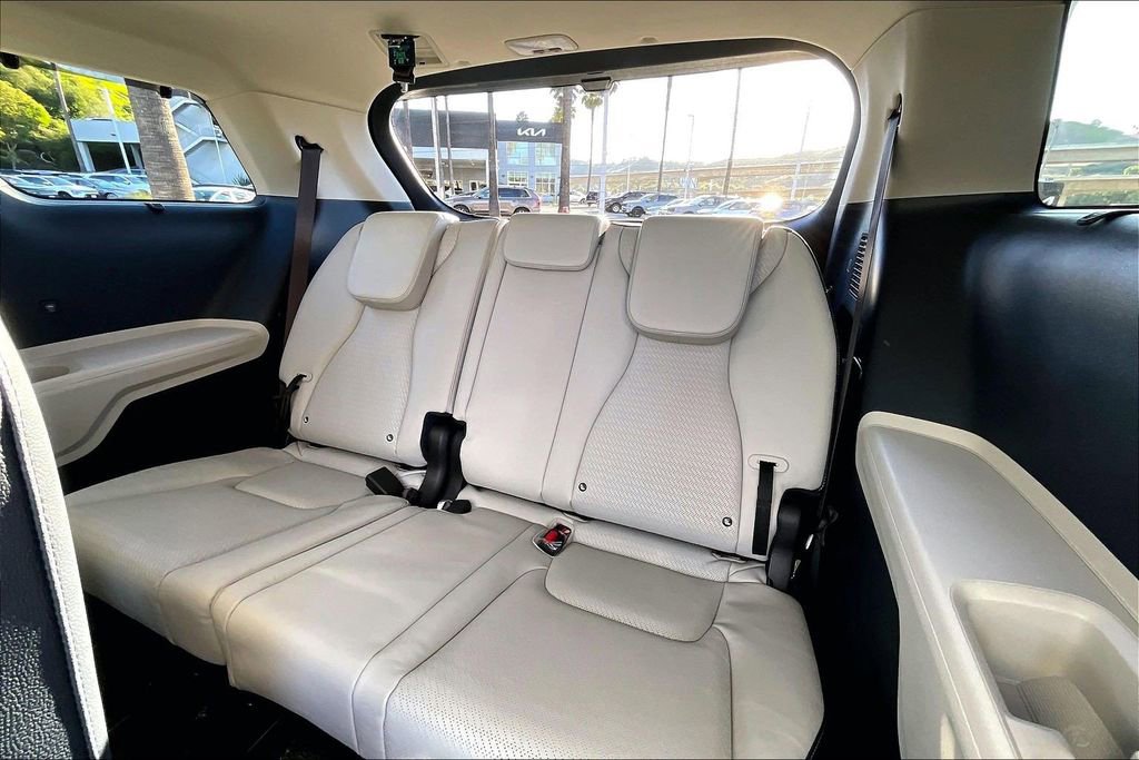 Certified 2025 Kia Carnival SX Prestige image 16